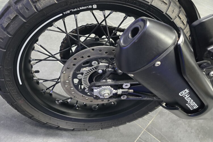 HUSQVARNA SVARTPILEN 401