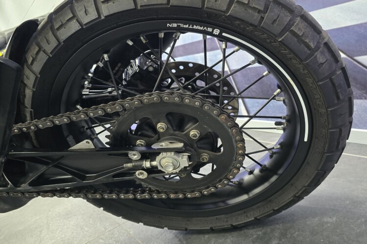 HUSQVARNA SVARTPILEN 401