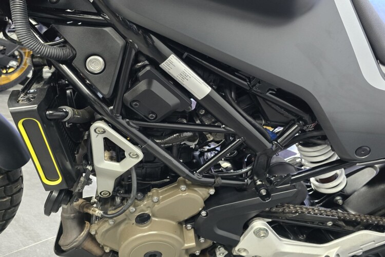 HUSQVARNA SVARTPILEN 401