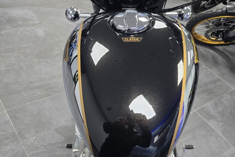 ROYAL ENFIELD CLASSIC 650