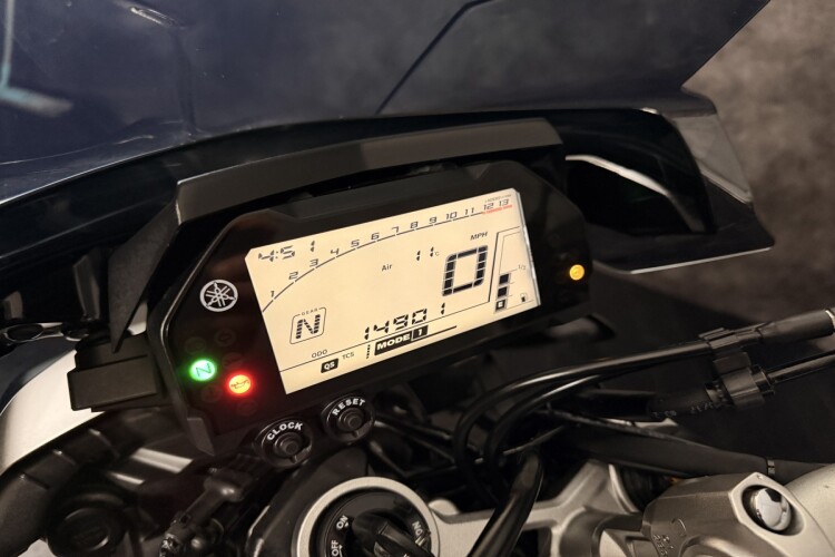 YAMAHA MT-10