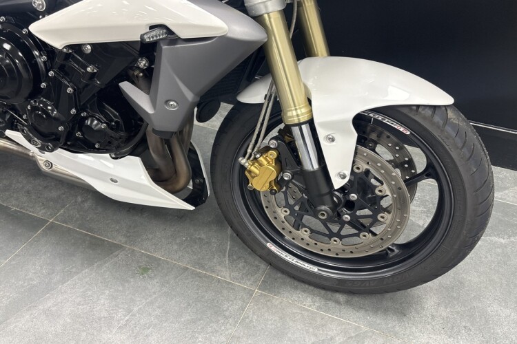 TRIUMPH STREET TRIPLE 675