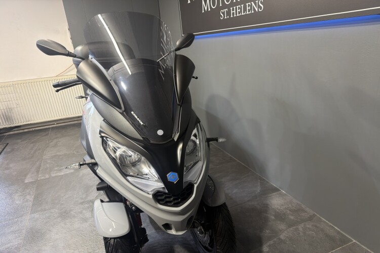 PIAGGIO MP3 300