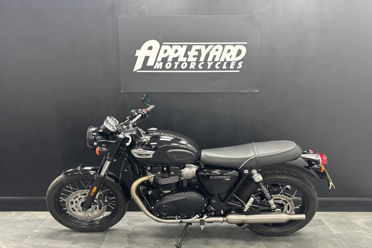 TRIUMPH BONNEVILLE T100