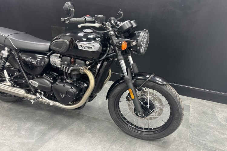 TRIUMPH BONNEVILLE T100