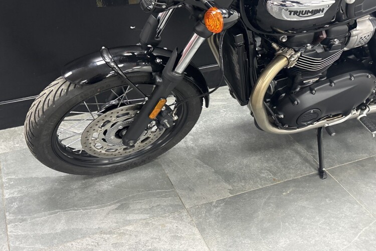 TRIUMPH BONNEVILLE T100