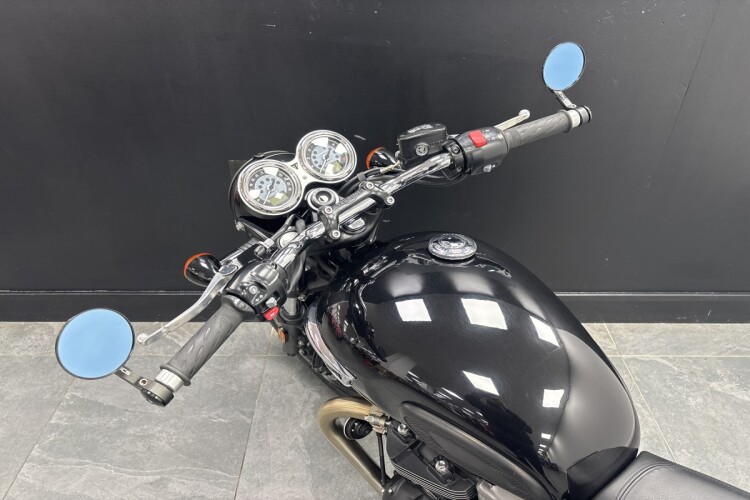 TRIUMPH BONNEVILLE T100