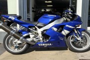 YAMAHA YZF-R1
