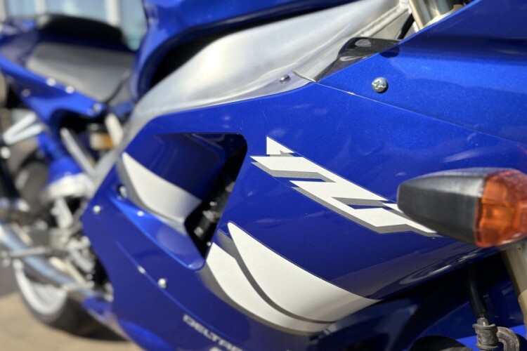 YAMAHA YZF-R1