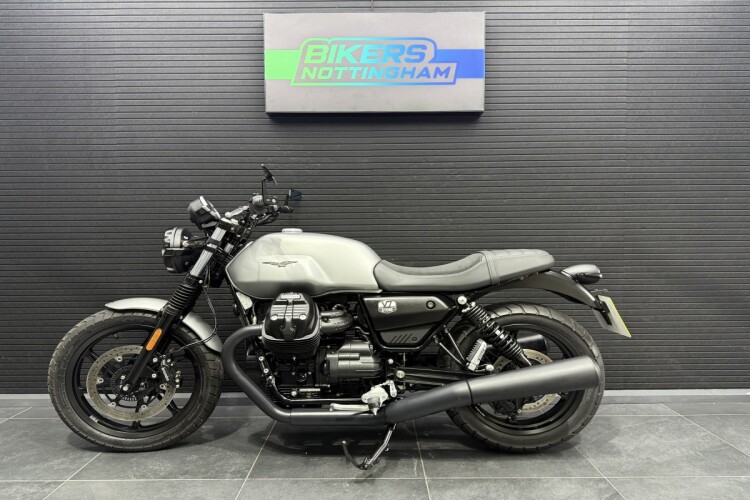 MOTO GUZZI V7