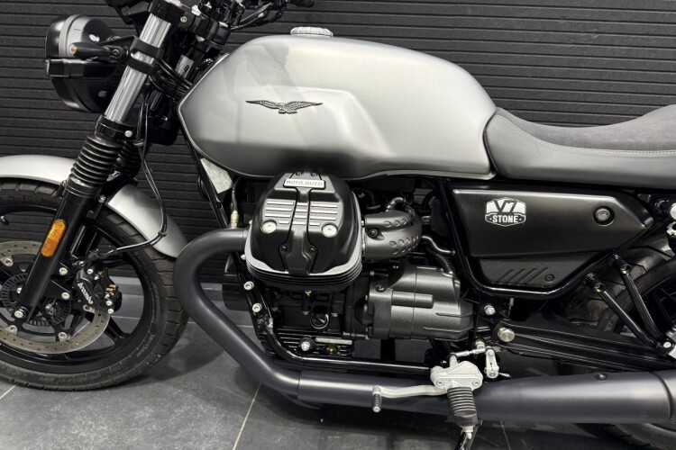 MOTO GUZZI V7
