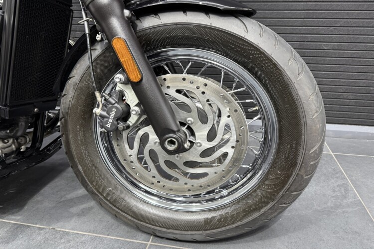 TRIUMPH SPEEDMASTER 1200