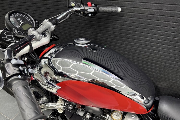 TRIUMPH SPEEDMASTER 1200