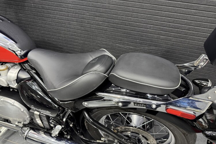 TRIUMPH SPEEDMASTER 1200