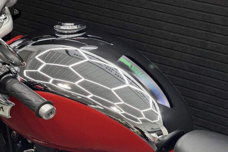 TRIUMPH SPEEDMASTER 1200