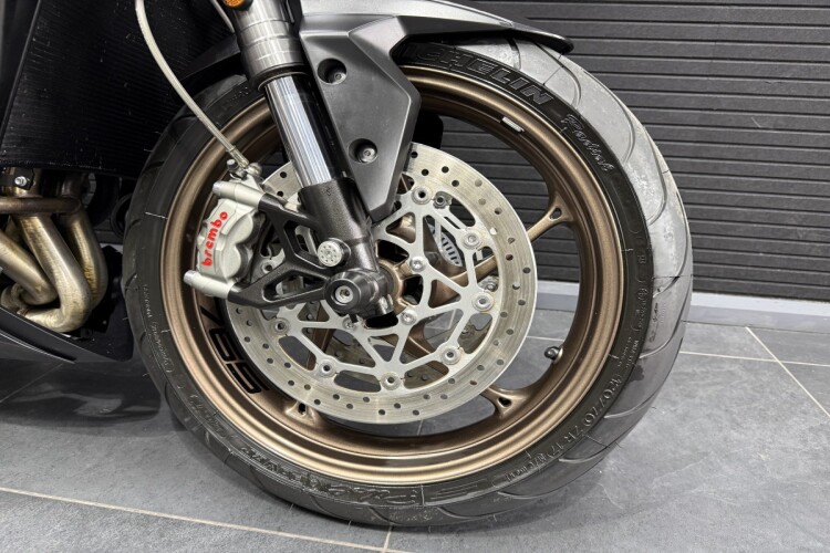 TRIUMPH STREET TRIPLE 765