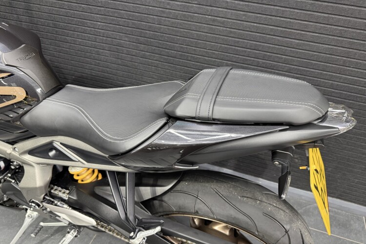 TRIUMPH STREET TRIPLE 765