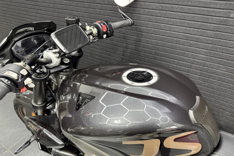 TRIUMPH STREET TRIPLE 765