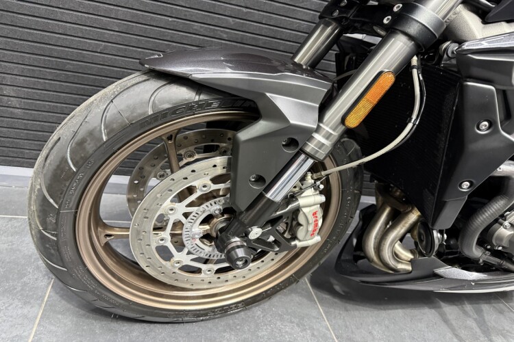 TRIUMPH STREET TRIPLE 765