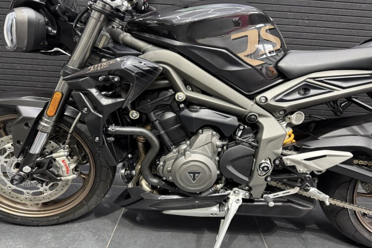 TRIUMPH STREET TRIPLE 765