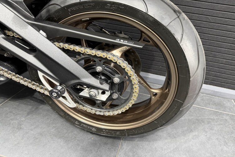 TRIUMPH STREET TRIPLE 765