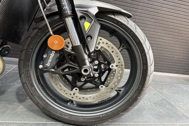 TRIUMPH STREET TRIPLE 765