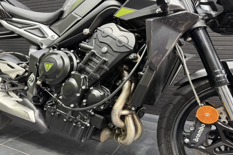 TRIUMPH STREET TRIPLE 765