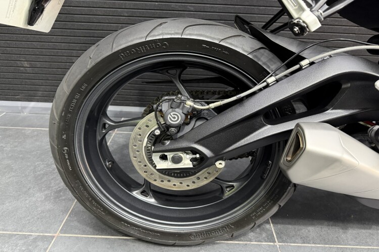 TRIUMPH STREET TRIPLE 765