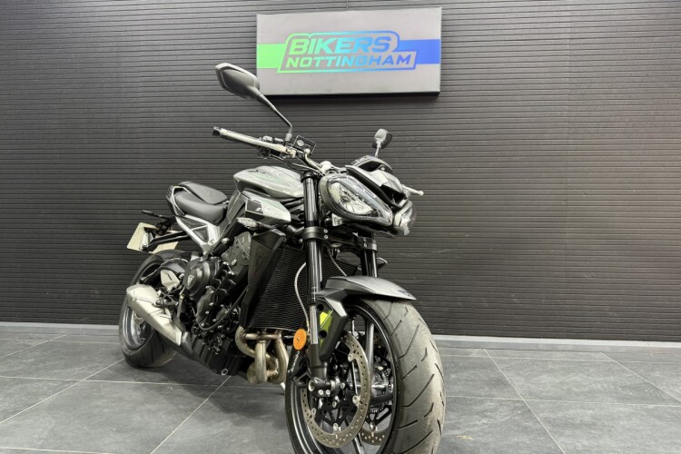 TRIUMPH STREET TRIPLE 765