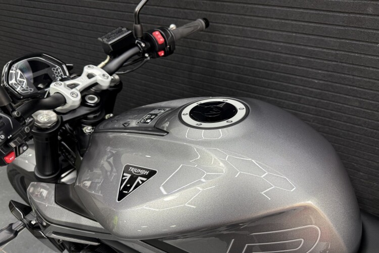 TRIUMPH STREET TRIPLE 765