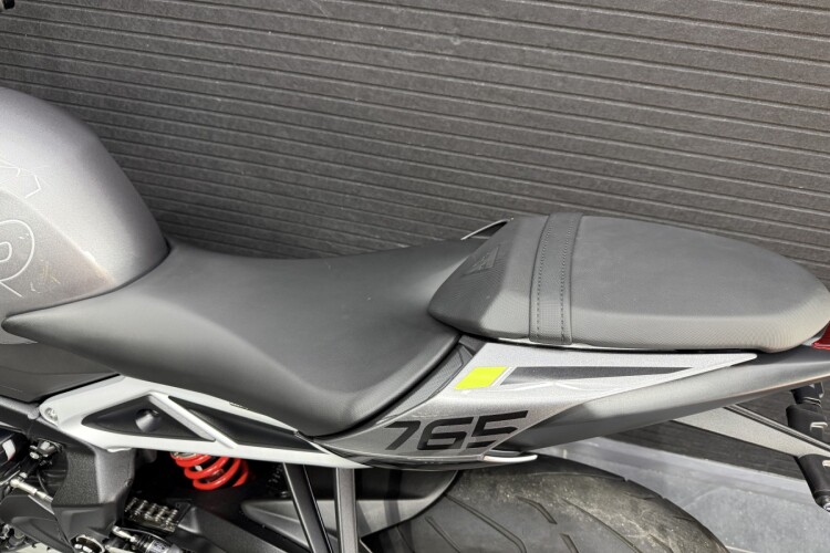 TRIUMPH STREET TRIPLE 765