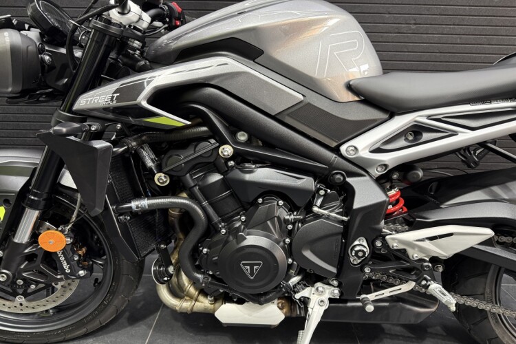 TRIUMPH STREET TRIPLE 765