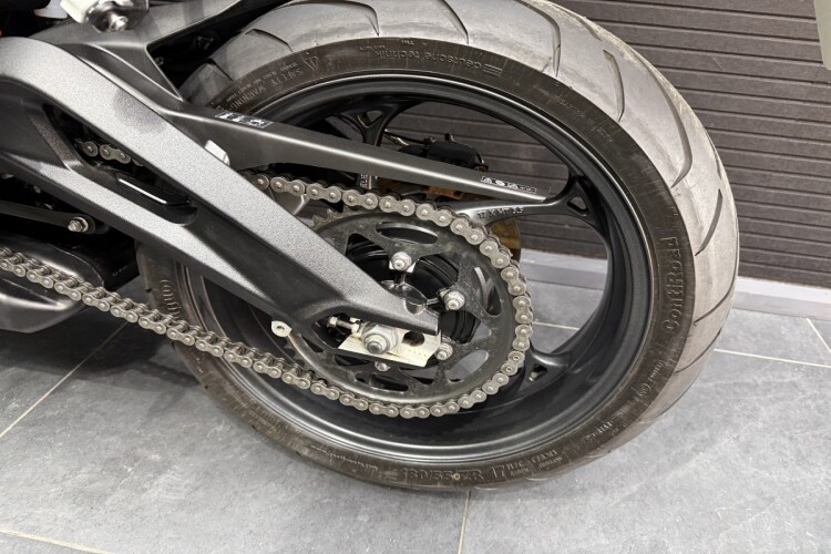 TRIUMPH STREET TRIPLE 765