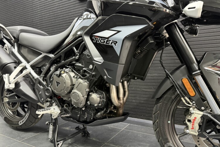 TRIUMPH TIGER 900
