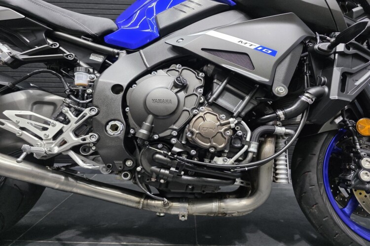 YAMAHA MT-10