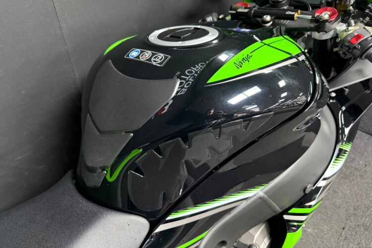 KAWASAKI NINJA ZX-10R