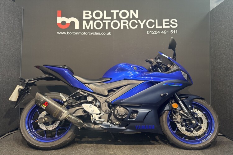 YAMAHA R3