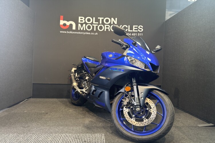 YAMAHA R3