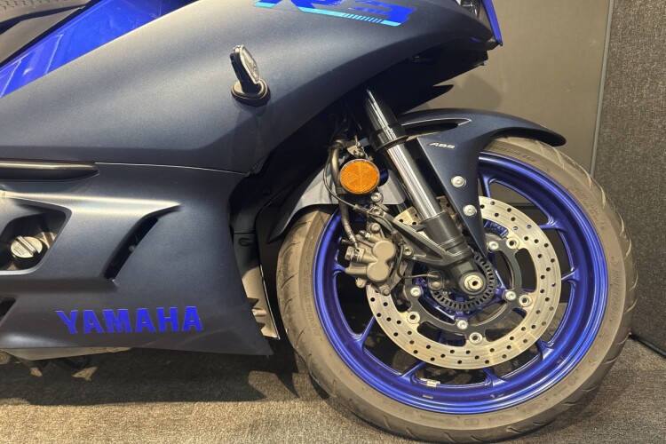 YAMAHA R3