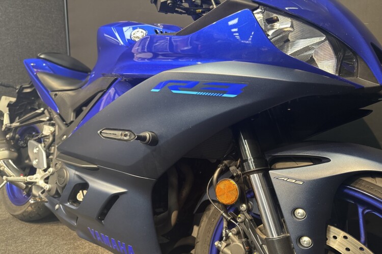 YAMAHA R3