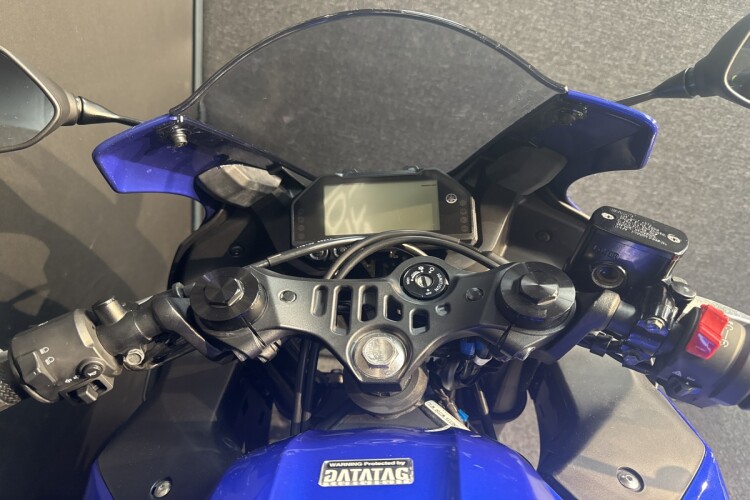 YAMAHA R3