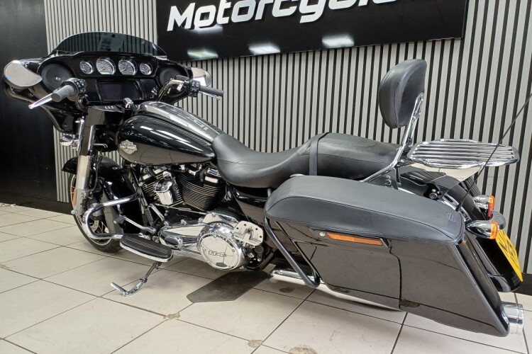HARLEY-DAVIDSON STREET GLIDE SPECIAL