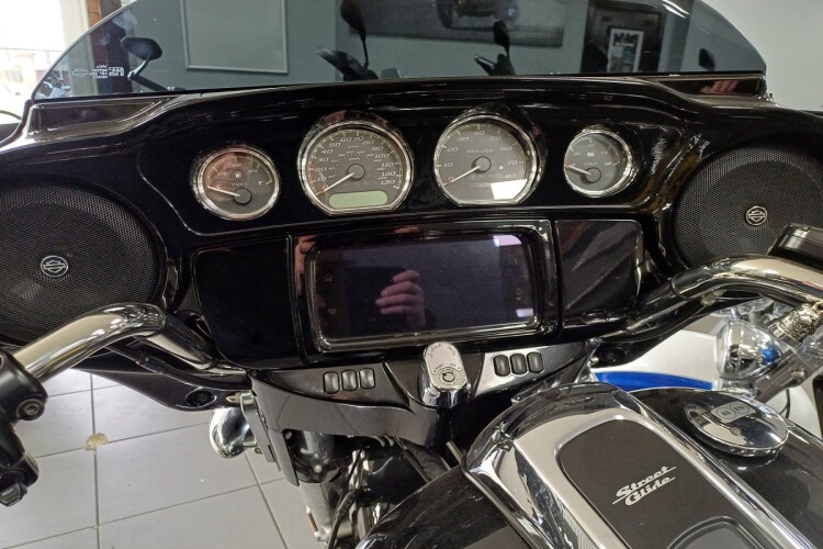 HARLEY-DAVIDSON STREET GLIDE SPECIAL