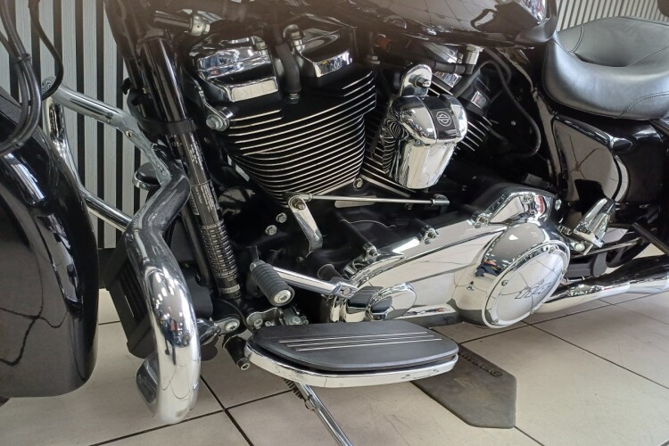 HARLEY-DAVIDSON STREET GLIDE SPECIAL