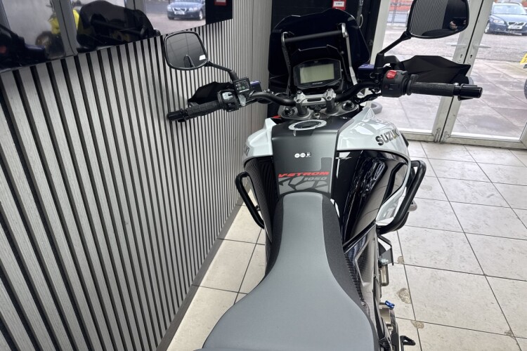 SUZUKI V-STROM 1050