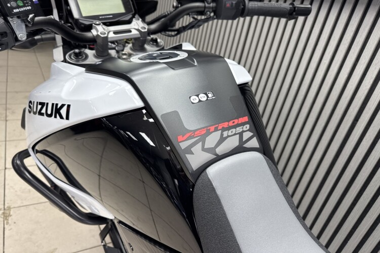 SUZUKI V-STROM 1050