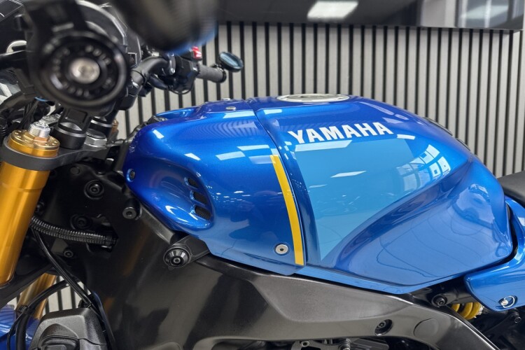 YAMAHA XSR900