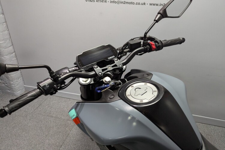 YAMAHA MT-125