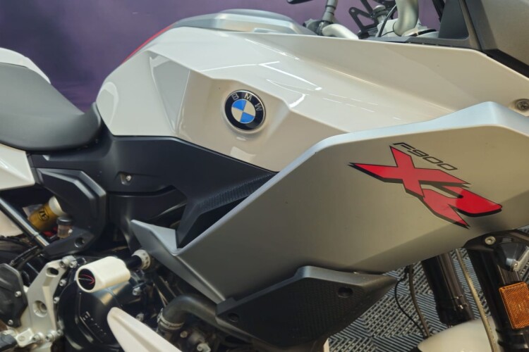BMW F 900 XR