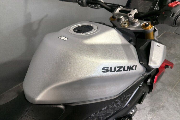 SUZUKI GSX-S1000